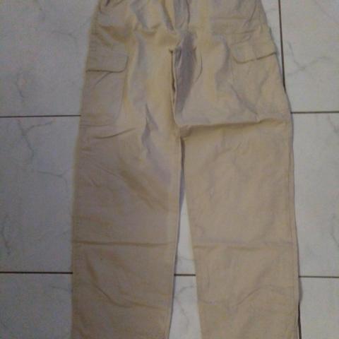 troc de  Pantalon beige tzille 12 ans, sur mytroc