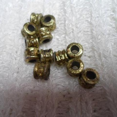 troc de  Lot de douze perles en forme de tube dorés (Réservé à Troqueuse), sur mytroc