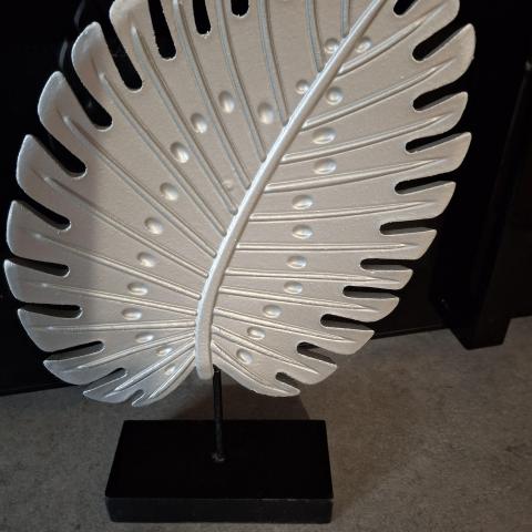 troc de  Feuille argent sur socle, sur mytroc
