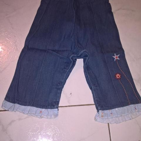 troc de  jeans leger taille 6 mois, sur mytroc