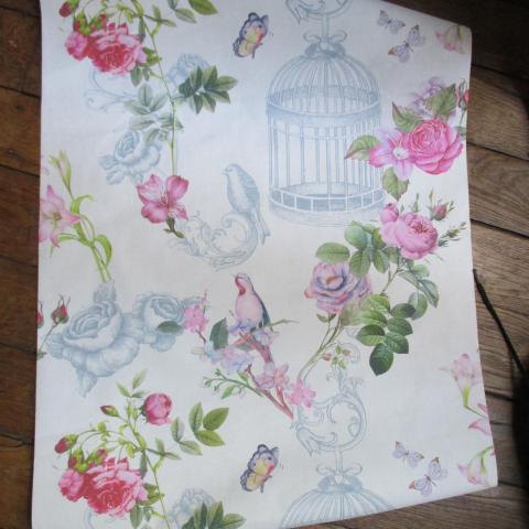 troc de  Ravissant lé  de papier peint roses et oiseaux 70 x 50, sur mytroc