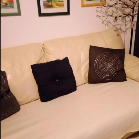 troc de  donne canapé cuir beige 3 places, sur mytroc