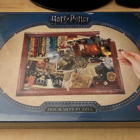 troc de  Pack neuf fan Harry Potter (Puzzle, porte-monnaie et autocollants), sur mytroc
