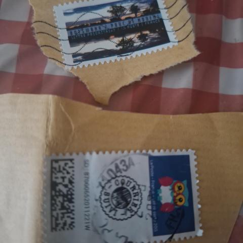 troc de  2 timbres, sur mytroc