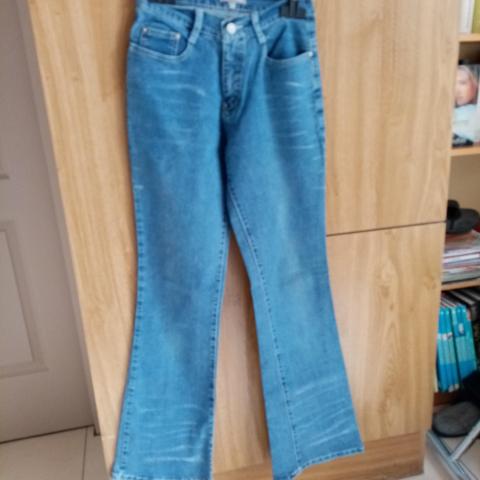 troc de  jeans extensible marque jennyfer  taille  38      5  noisettes, sur mytroc
