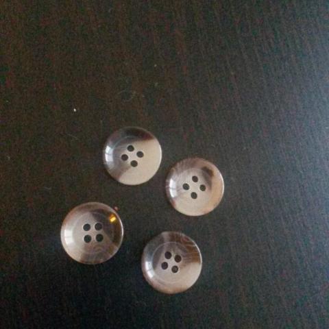 troc de  4 boutons, sur mytroc