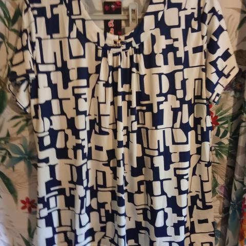 troc de  Tunique neuve taille L/xl réserver fidjy, sur mytroc