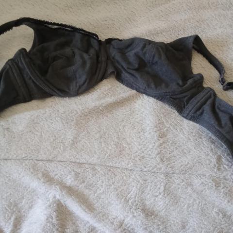 troc de  Soutiengorge taille 90 bonnet d  marque Kiabi gris, sur mytroc