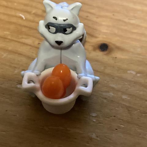 troc de  Réservé Jouet Kinder rayon laveur avec panier d’oeufs, sur mytroc