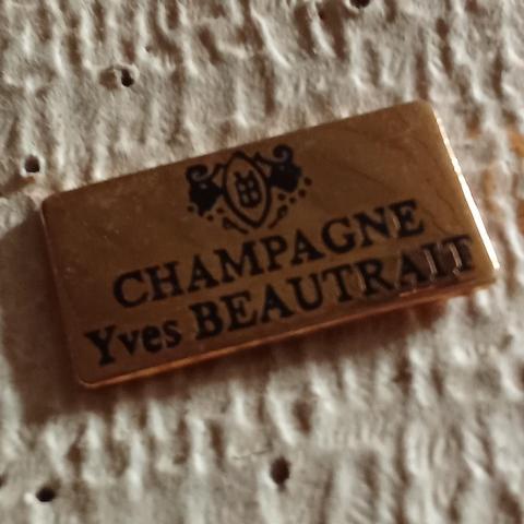 troc de  pin's champagne avec attache, sur mytroc