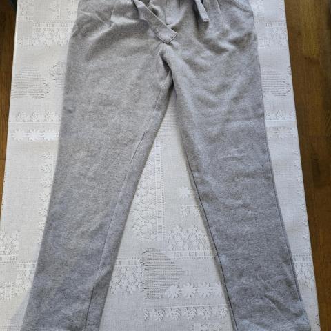 troc de  Pantalon fille okaidi 10 ans comme neuf, sur mytroc