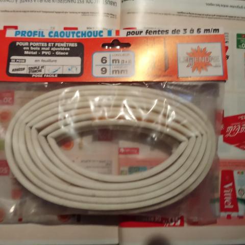 troc de  joint caoutchouc pour porte et fenêtre neuf réserver aventure, sur mytroc