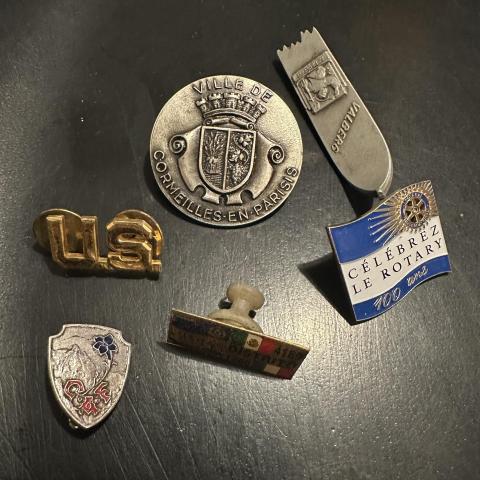 troc de  Lot pin’s broches, sur mytroc