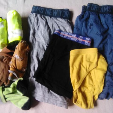 troc de  lot culottes, chaussettes, garçon, bon état, sur mytroc