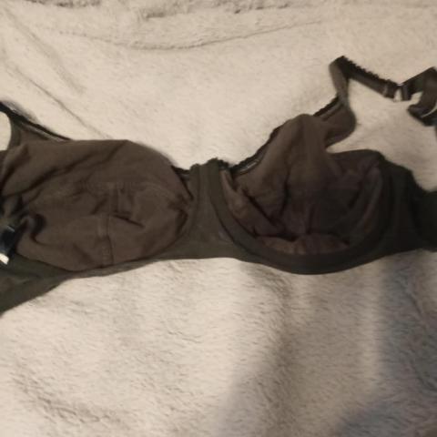 troc de  Soutien gorge gris taille 90  BONNET E tres bon etat, sur mytroc
