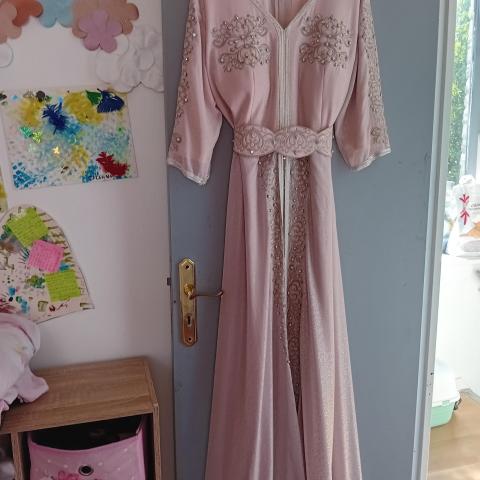 troc de  Caftan rose poudre, troc direct sans noisette, sur mytroc