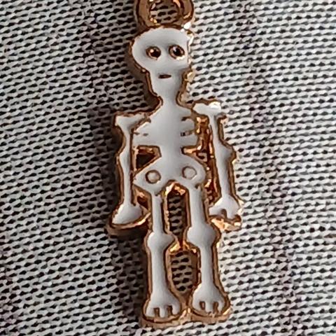 troc de  Reserver Valvi  Un Pendentif, sur mytroc