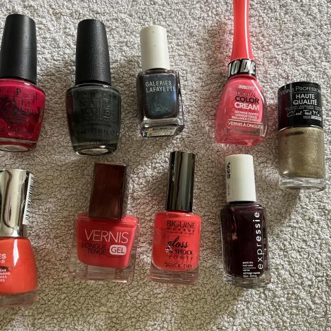 troc de  Lot 9 vernis, sur mytroc