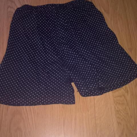 troc de  short marine taille 6 ans, sur mytroc