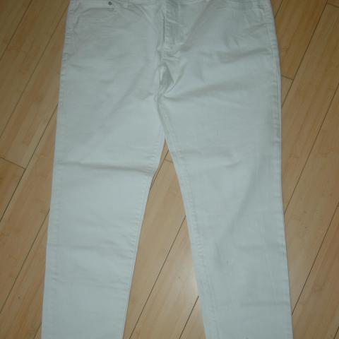 troc de  Beau jean blanc coton T48, sur mytroc