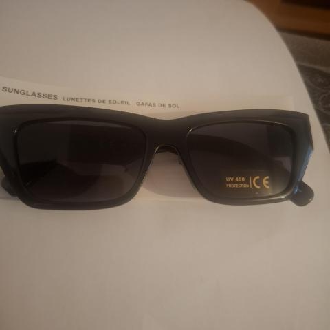 troc de  Lunettes de soleil neuve, sur mytroc
