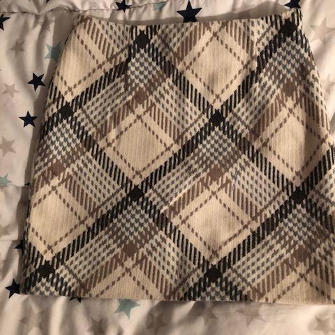 troc de  Mini-jupe doublée H&M taille 34 (très bon état), sur mytroc