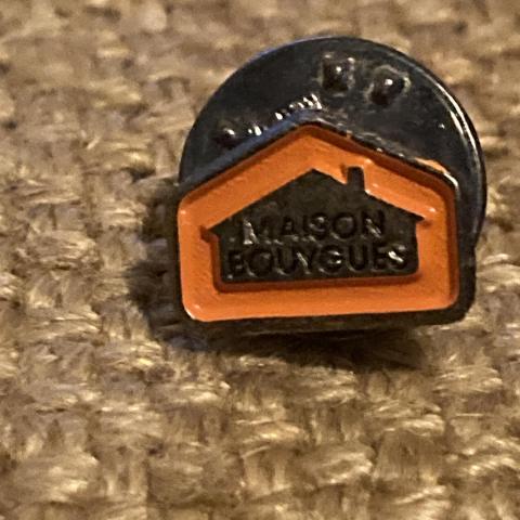 troc de  Pins Maison Bouygues, sur mytroc