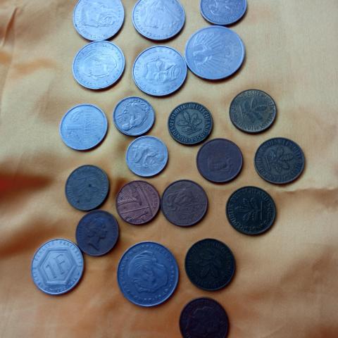 troc de  RESERVE   -  LOT PIECES DE MONNAIE ETRANGERES, sur mytroc