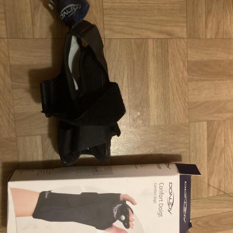 troc de  Atelle du poignet droit avec doigts, sur mytroc