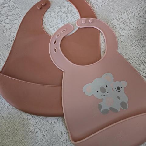 troc de  Lot 2 bavoirs, sur mytroc