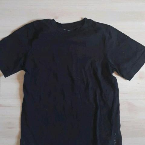 troc de  Tee-shirt noir uni, sur mytroc