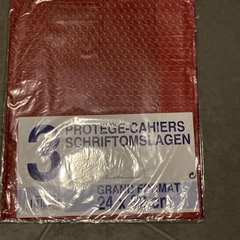 troc de  Lot de 3 protège cahier 24x32 cm, sur mytroc