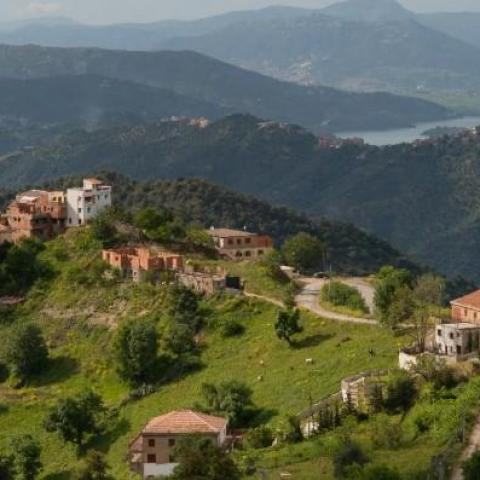 troc de  Cherche tout type d'objet pour donner dans un village en Kabylie, sur mytroc