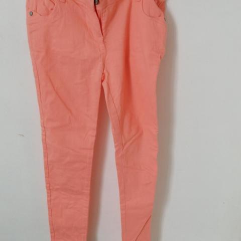 troc de  Pantalon rose fille LC WAIKIKI, sur mytroc