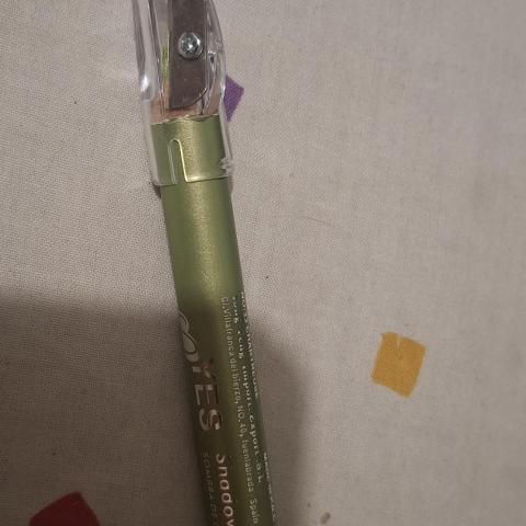 troc de  Crayon ombre a paupiere avec taille crayon, sur mytroc