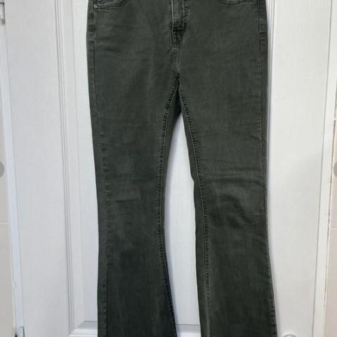 troc de  Jeans vert foncé, sur mytroc