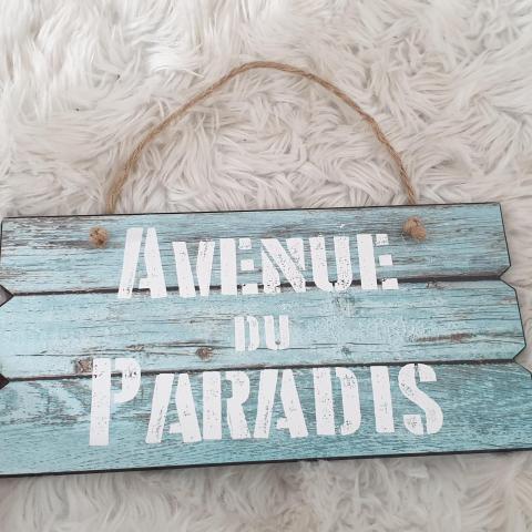 troc de  Réservé - Pancarte en bois ''avenue du paradis'', sur mytroc