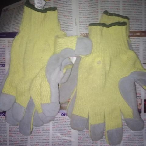 troc de  2 paires de gants anti coupure neuf, sur mytroc