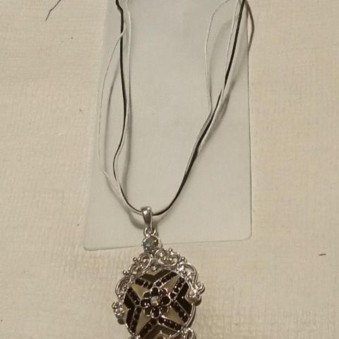 troc de  Collier neuf sissi, sur mytroc