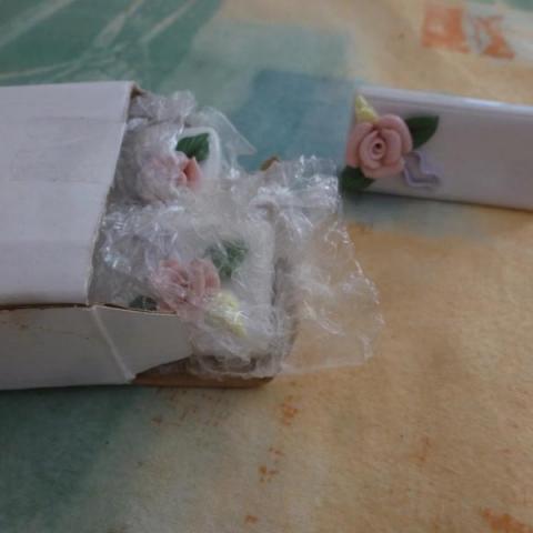 troc de  3 porte noms en porcelaine, sur mytroc