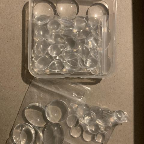 troc de  Divers cabochons de toute taille transparent, sur mytroc