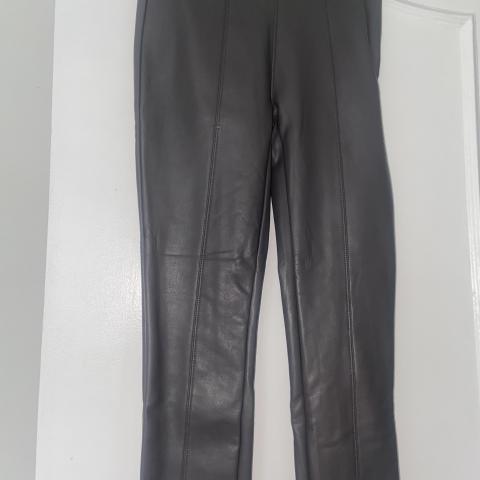 troc de  Pantalon new Yorker simili taille 34, sur mytroc