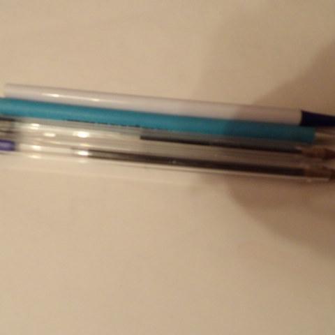 troc de  RESERVE stylo en l'état bleu ou noir qui fonctionnent, sur mytroc