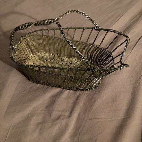 troc de  (réservé) Panier à bouteille en métal argenté, sur mytroc