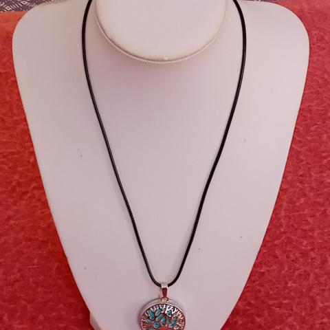 troc de  Reserver. Collier Pendentif " Arbre De Vie ", sur mytroc