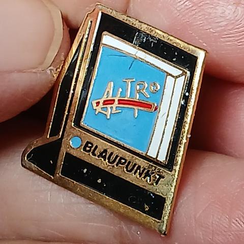 troc de  Reserver. Pins ' BLAUPUNKT ', sur mytroc