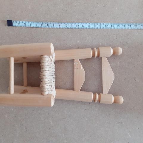 troc de  Chaise de poupée en bois, sur mytroc