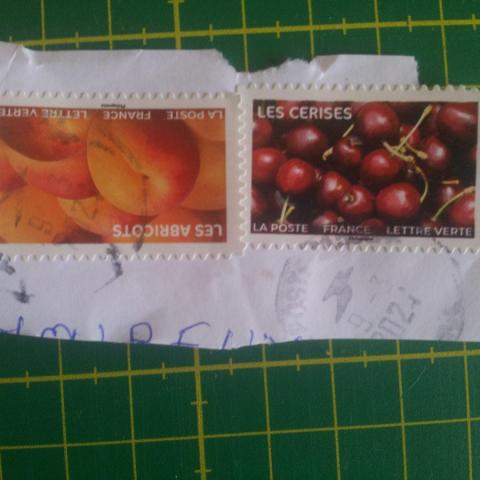 troc de  Deux timbres oblitérés fruits, sur mytroc
