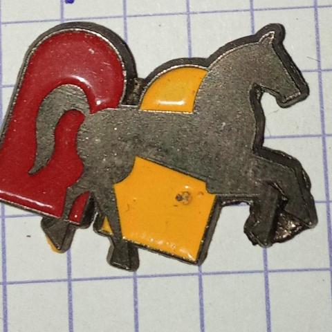 troc de  Pin's avec attache, sur mytroc