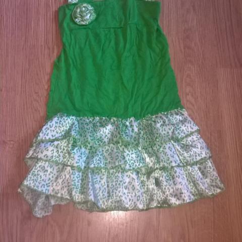 troc de  robe verte et blache taille 6 ans, sur mytroc